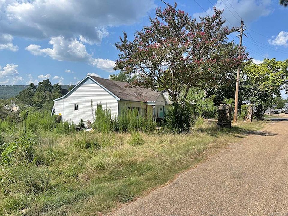 2nd image of 233 Pinehill Rd