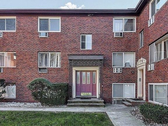 2nd image of 378 Valley St APT B2