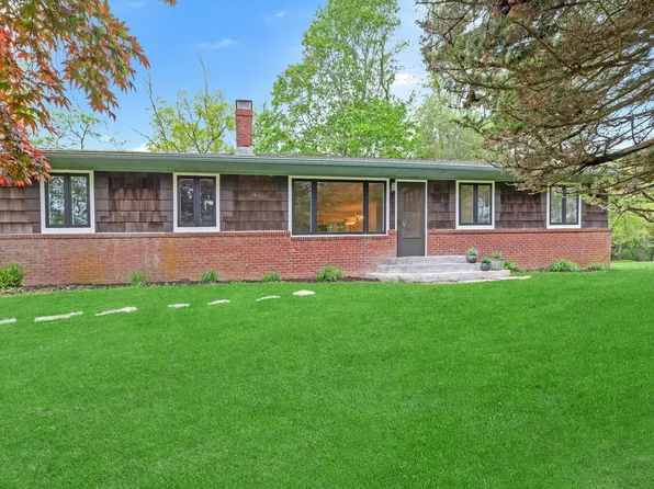 146 W Neck Rd, Shelter Island Heights, NY 11965
