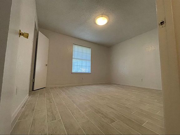 5th image of 300 Cedarwood Ln
