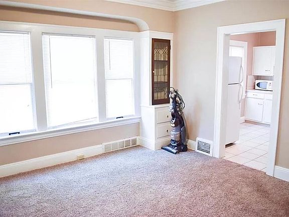 4th image of 2065 Lincoln Ave