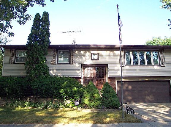 3rd image of 21613 Jeffrey Ave