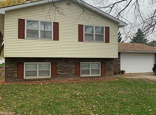 905 Bills Ln, Saint Johns, MI 48879