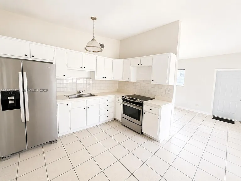 821 SW 2nd St — Photo 6