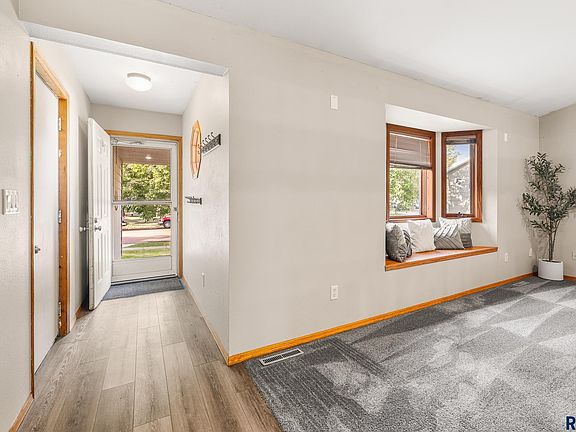 4th image of 200 W Holly St