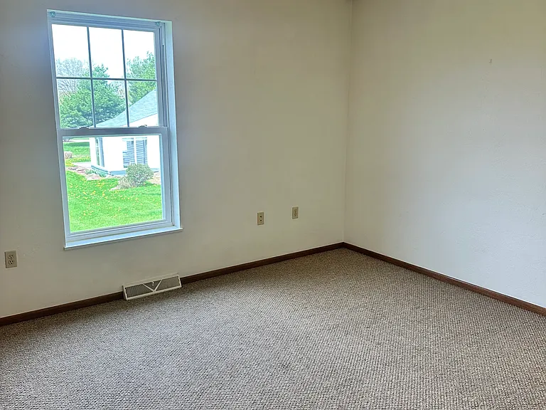 276 Kelly Blvd — Photo 13