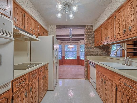 4th image of 1735 Talcott Dr