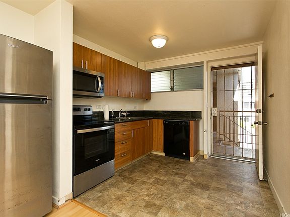 5th image of 1423 Emerson St APT 213