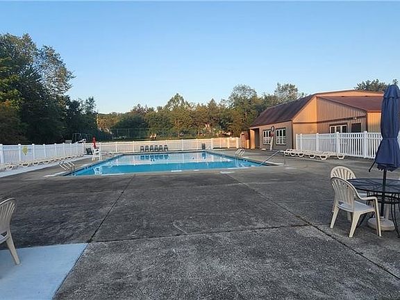 5th image of 9550 Cove Dr