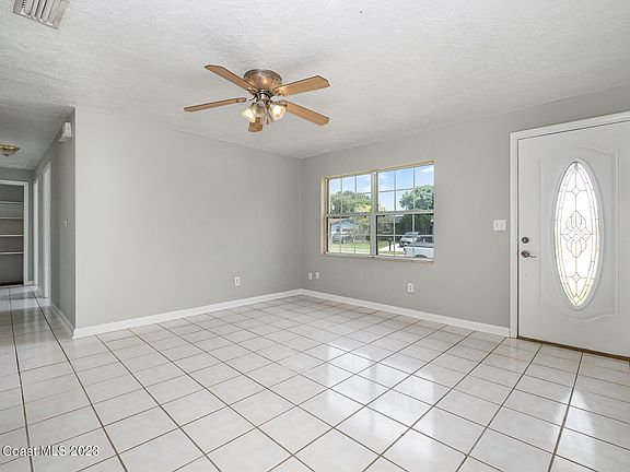 4th image of 900 Camphor Way