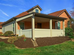 11 Ashford Dr, Cranberry Township, PA 16066
