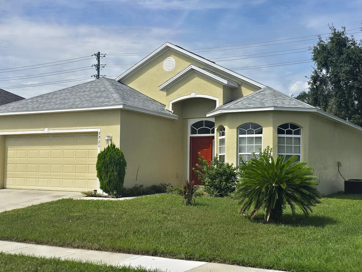 3 bed, 1299 sqft, $2,100 — Photo 2