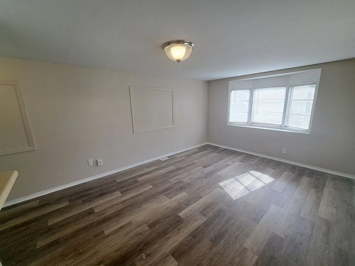 1BR/1BA updated mobile home close to I10 and Pine Forest Rd — Photo 3