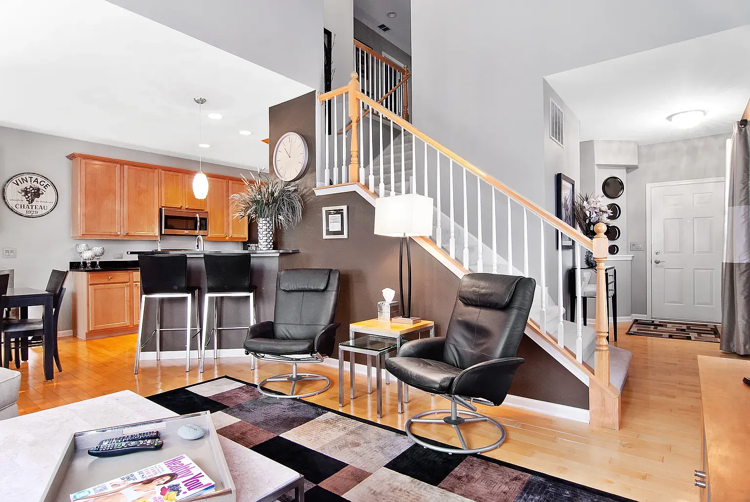 423 Vaughn Cir — Photo 3