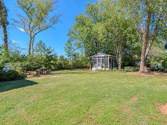4th image of 404 Cresthaven Dr