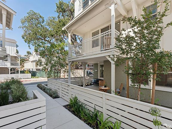 4th image of 233 Oak Cir