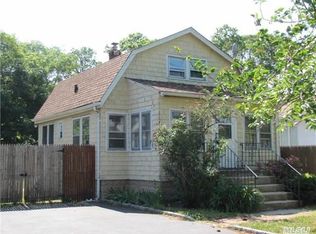 185 Grand Ave, Lindenhurst, NY 11757