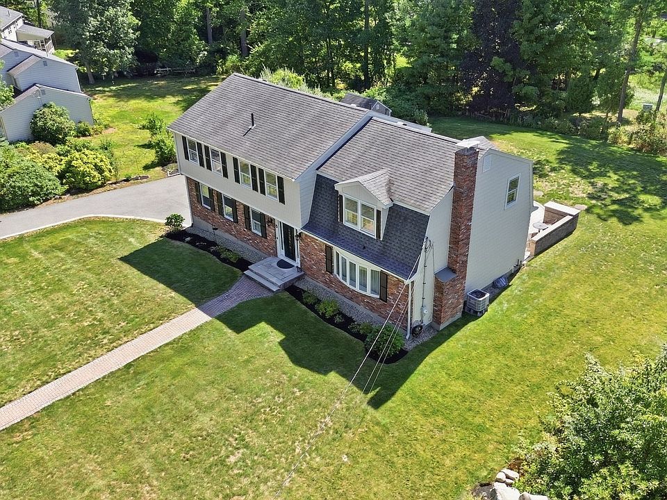 1st image of 5 Phlox Ln
