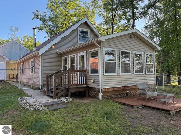 8369 Cedar Rd, South Branch, MI 48761