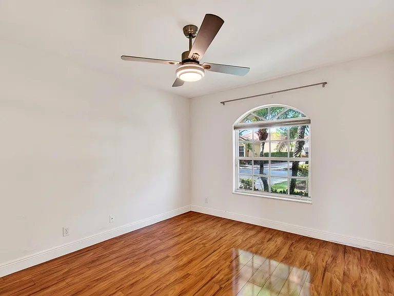 5225 Brookview Dr — Photo 60