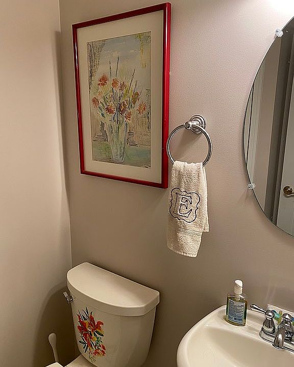 2nd image of 749 Heather Rdg