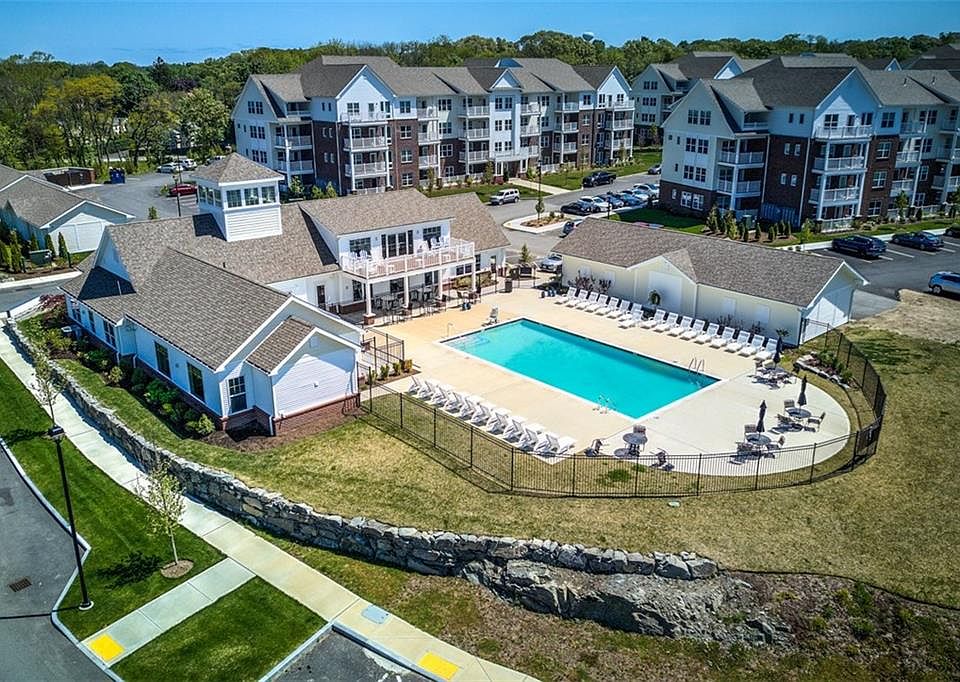 2nd image of 44 Kettle Point Ave E