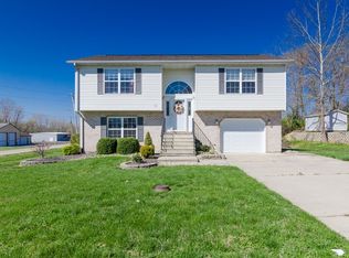 33 Williamsburg Ln, Glen Carbon, IL 62034