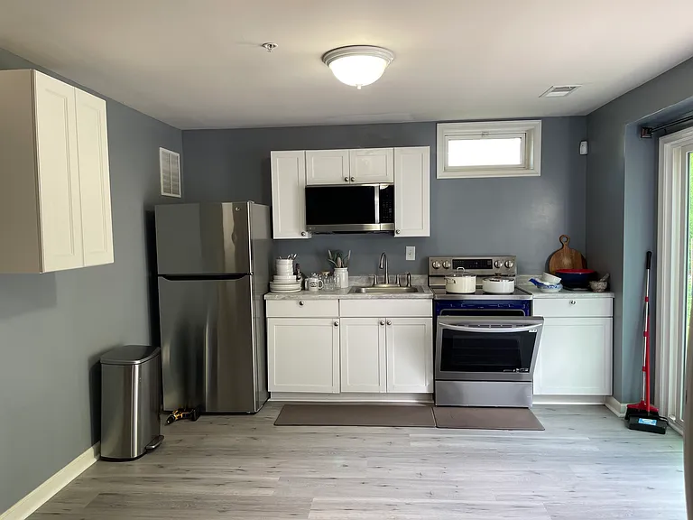 Simmons Ln — Photo 1