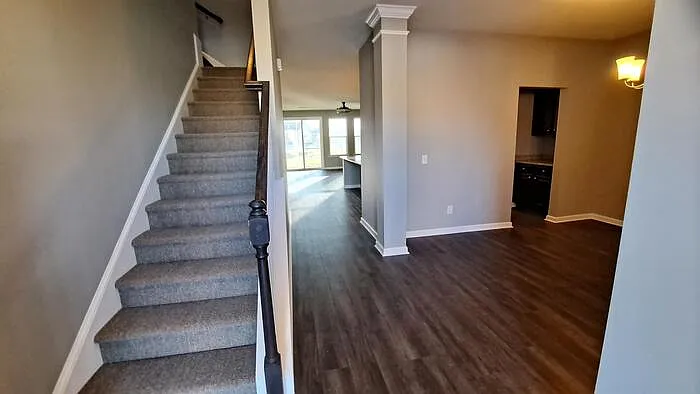 5 bed, 3.0 bath, 3004 sqft, $2,500 — Photo 2