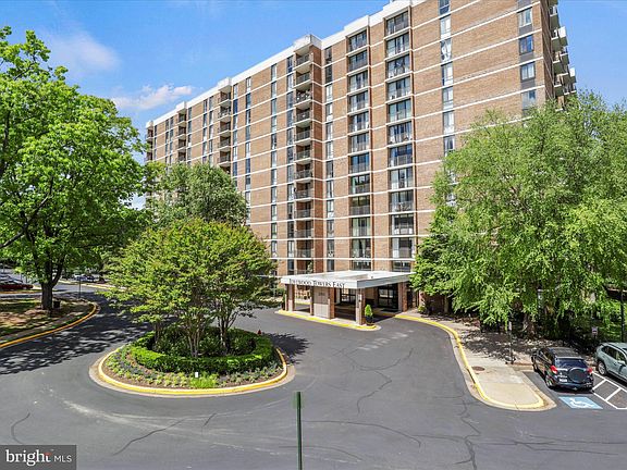 2nd image of 2311 Pimmit Dr APT 817