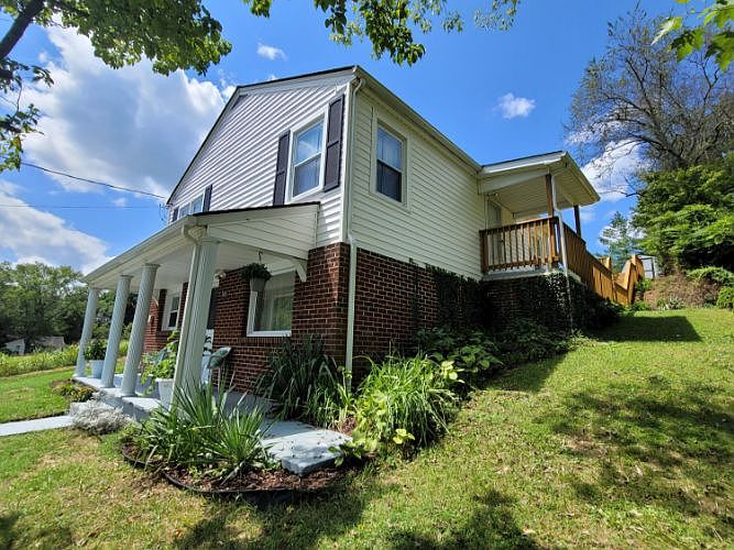 1st image of 365 Jennings St