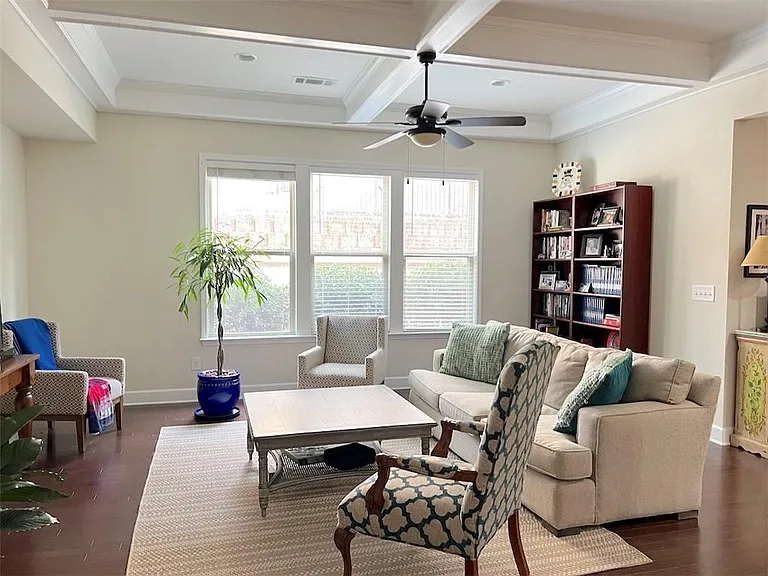 5527 Parkerton Ln — Photo 4