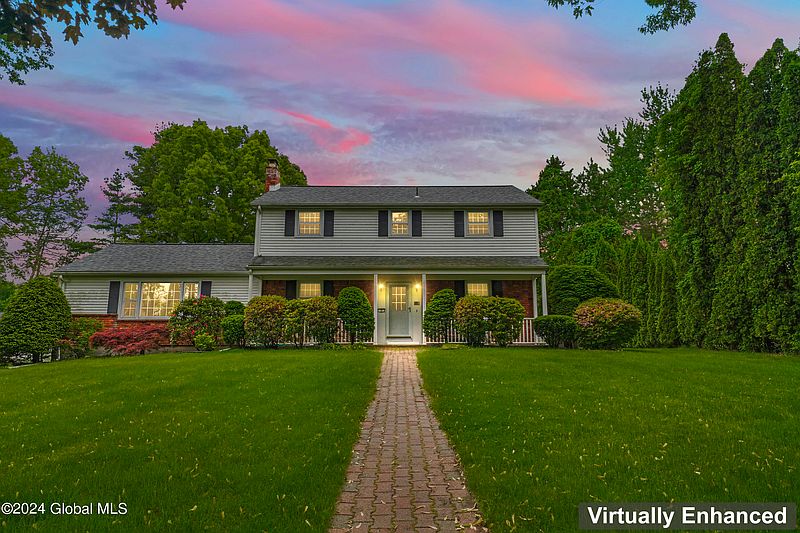 2nd image of 8 Rosewood Drive