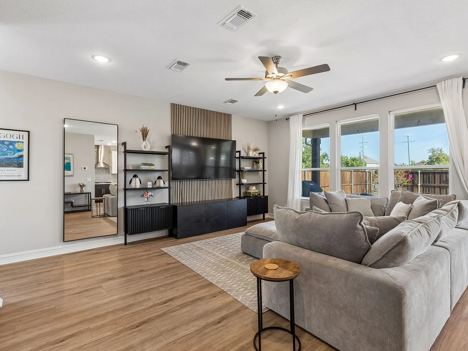 3 bed, 2.5 bath, 2179 sqft, $8,100 — Photo 3