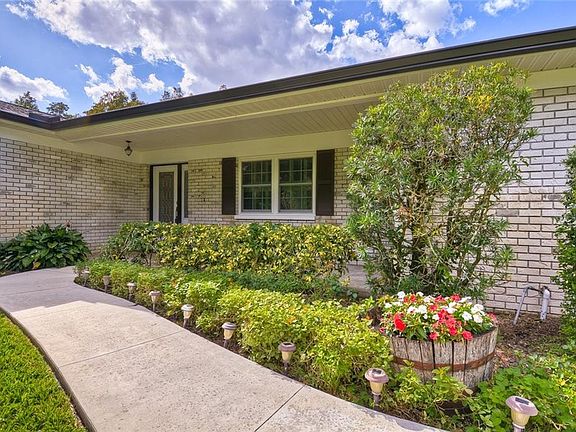 5th image of 11204 Hidden Valley Dr