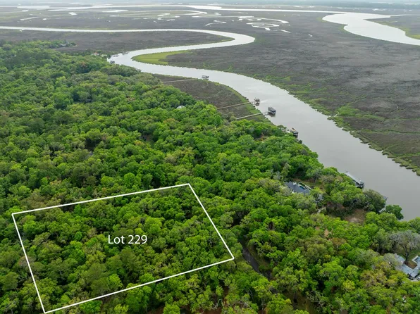 391 Pikes Bluff Dr, Saint Simons Island, GA 31522