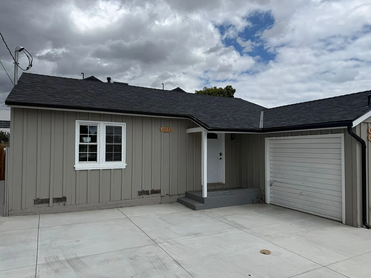 Stunning, Newly Remodeled 3 Bedroom, 2 Bath — Photo 2