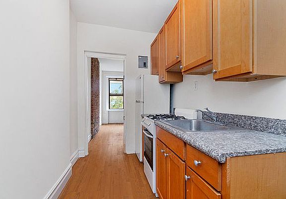 5th image of 610 E 9th St APT 12A