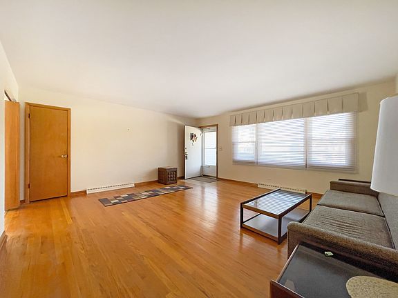 4th image of 741 S Lombard Ave