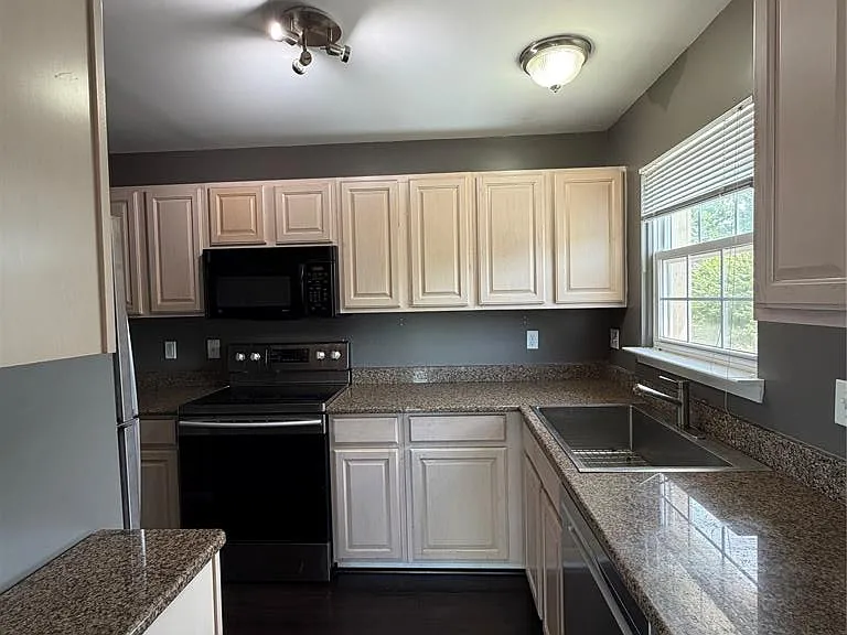 1908 Flagstone Cir — Photo 15