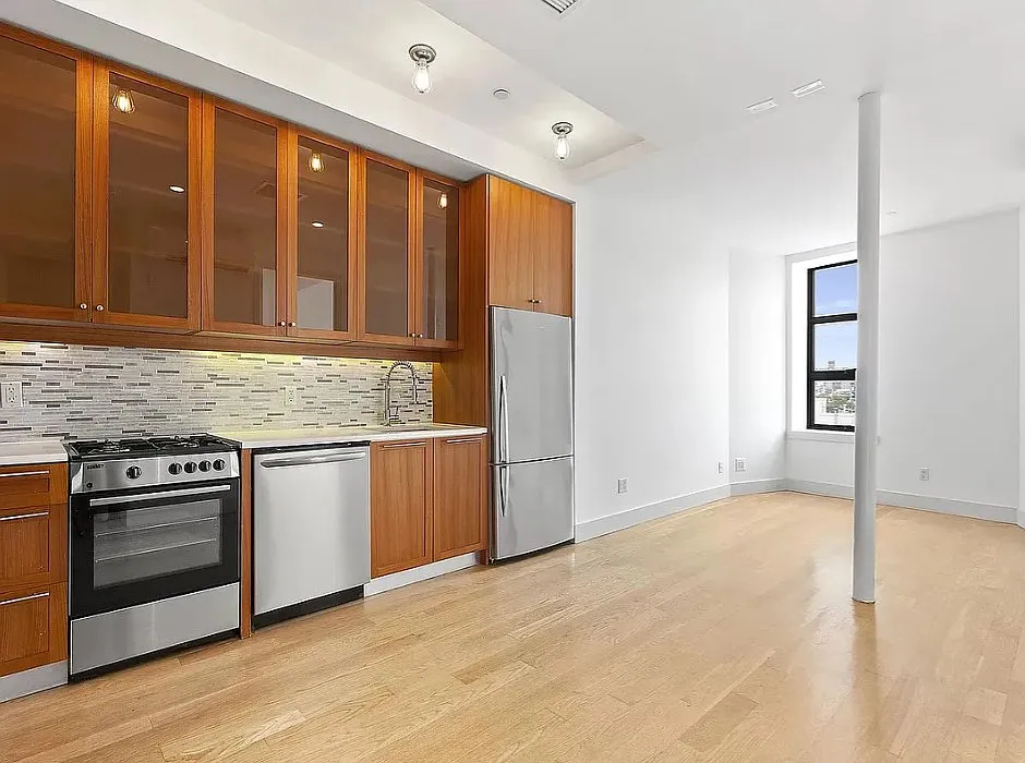 573 Metropolitan Avenue — Photo 2