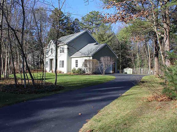 2nd image of 5 Paddington Dr