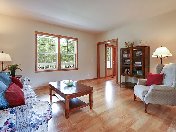 4th image of 11311 Fieldstone Ln NE