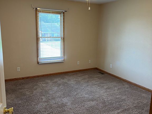 5th image of 1011 Aaron Dr