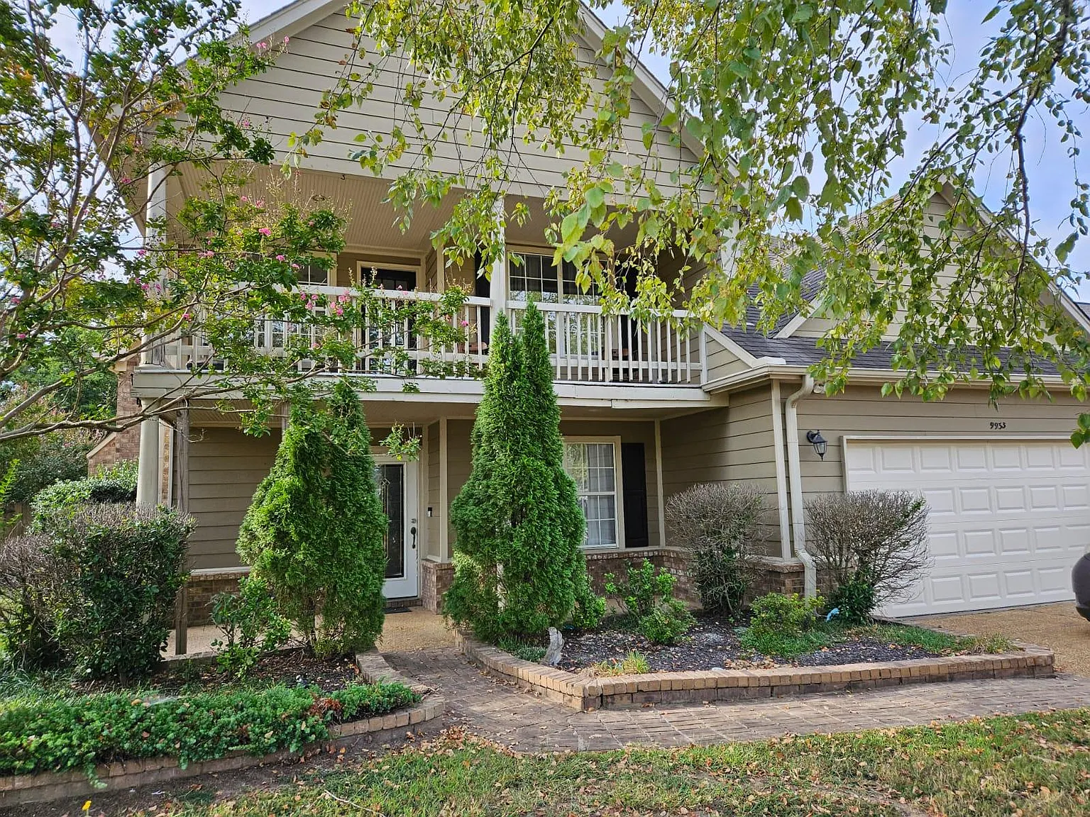 5 bed, 2.5 bath, 2750 sqft, $8,500 — Photo 2