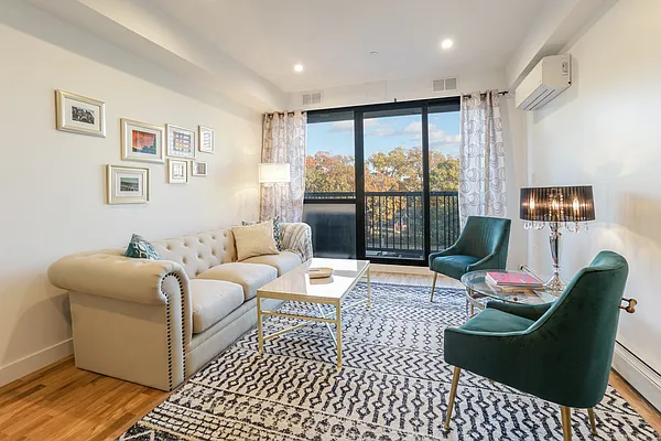 Rented by Bond New York | media 23