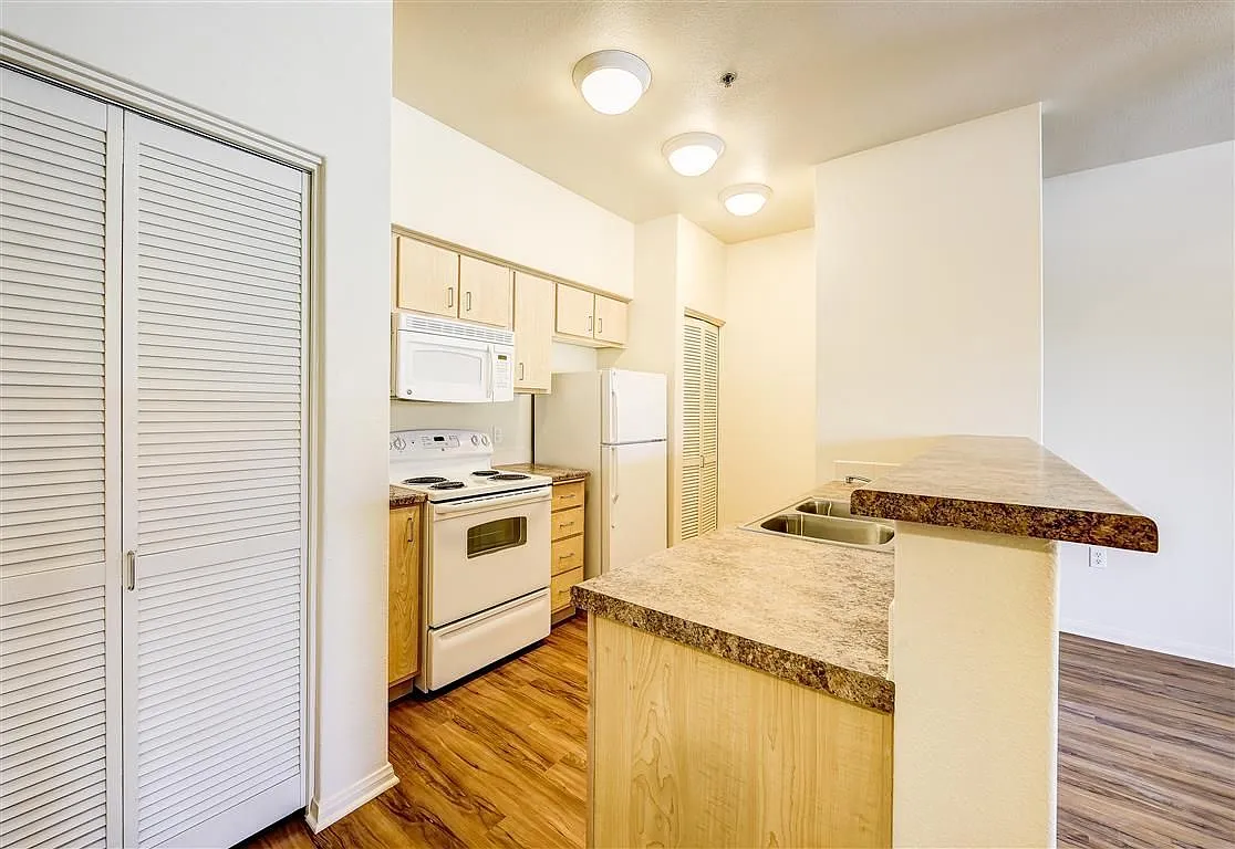 Tierra Pointe Apartments — Photo 4