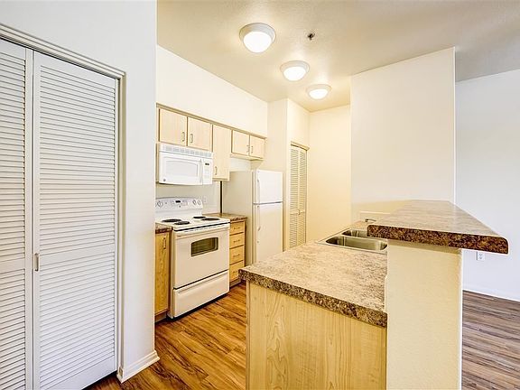 5th image of 700 E Rodeo Rd APT 118