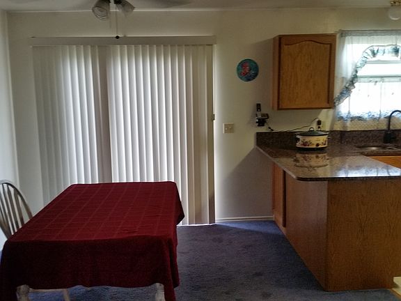 Dining, kitchen counter