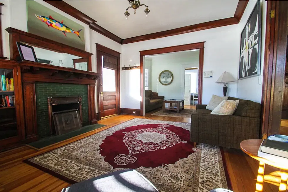 5 bed, 3048 sqft, $3,949 — Photo 3